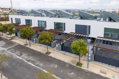 Moradia em Banda T4 no Empreendimento RIA TERRACES, Faro, Algarve