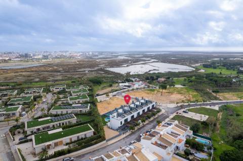 Moradia em Banda T4 no Empreendimento RIA TERRACES, Faro, Algarve