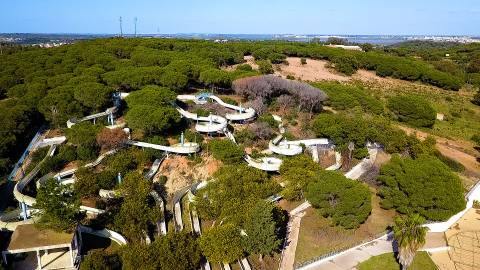 Oportunidade de Investimento no Algarve - Terreno com Viabilidade para Projeto Turístico.