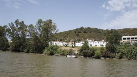 Empreendimento Turístico com 22 quartos situado na margem do rio Guadiana em Guerreiros do Rio