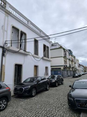 Empreendimento em Vila Real de Santo António com 5 fracções 2º linha do Rio Guadiana
