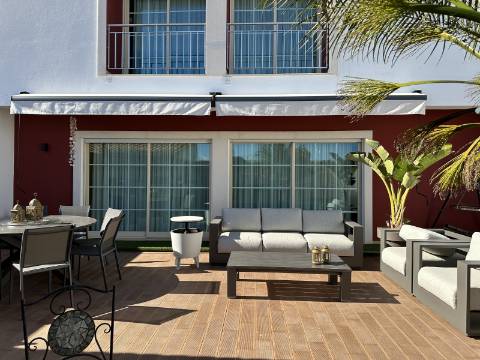 Magnífica Moradia T5 com excelentes áreas - Espaço, Conforto e Elegância!