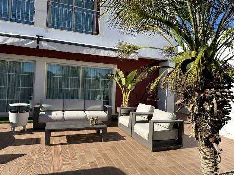 Magnífica Moradia T5 com excelentes áreas - Espaço, Conforto e Elegância!