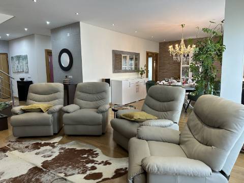 Magnífica Moradia T5 com excelentes áreas - Espaço, Conforto e Elegância!