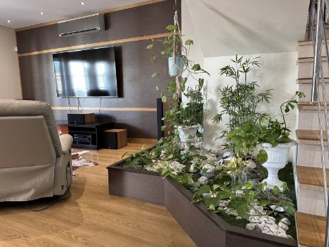 Magnífica Moradia T5 com excelentes áreas - Espaço, Conforto e Elegância!