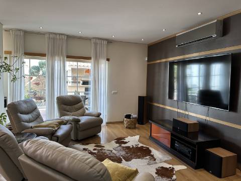 Magnífica Moradia T5 com excelentes áreas - Espaço, Conforto e Elegância!