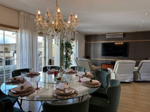 Magnífica Moradia T5 com excelentes áreas - Espaço, Conforto e Elegância!