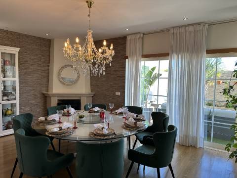 Magnífica Moradia T5 com excelentes áreas - Espaço, Conforto e Elegância!