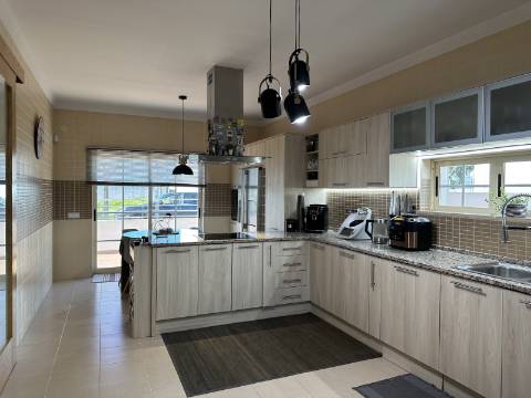 Magnífica Moradia T5 com excelentes áreas - Espaço, Conforto e Elegância!