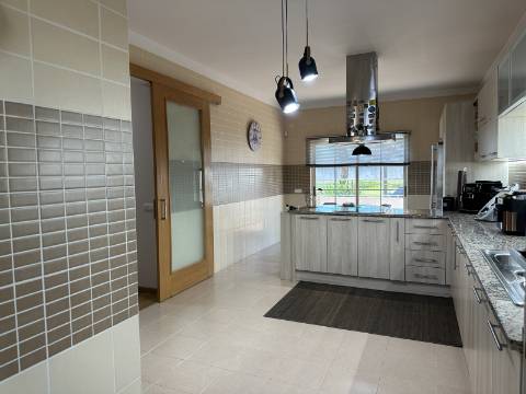 Magnífica Moradia T5 com excelentes áreas - Espaço, Conforto e Elegância!