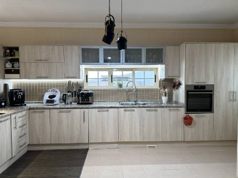 Magnífica Moradia T5 com excelentes áreas - Espaço, Conforto e Elegância!