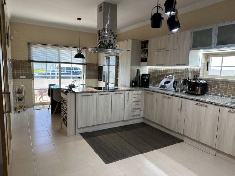 Magnífica Moradia T5 com excelentes áreas - Espaço, Conforto e Elegância!