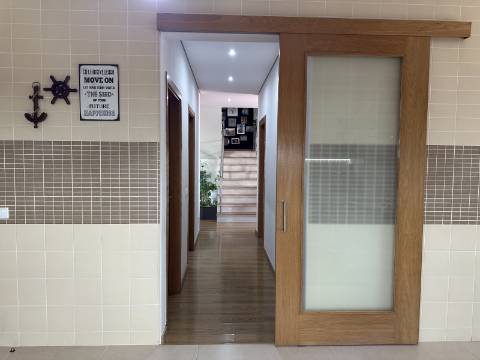 Magnífica Moradia T5 com excelentes áreas - Espaço, Conforto e Elegância!