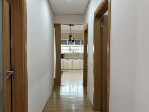 Magnífica Moradia T5 com excelentes áreas - Espaço, Conforto e Elegância!