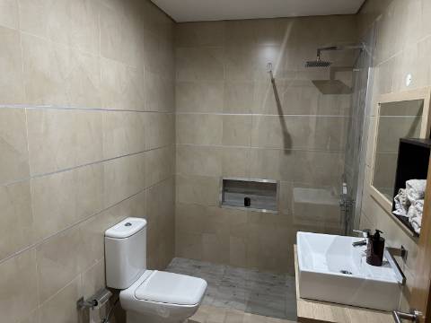 Magnífica Moradia T5 com excelentes áreas - Espaço, Conforto e Elegância!