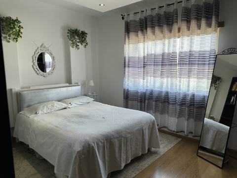 Magnífica Moradia T5 com excelentes áreas - Espaço, Conforto e Elegância!