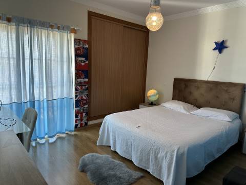 Magnífica Moradia T5 com excelentes áreas - Espaço, Conforto e Elegância!