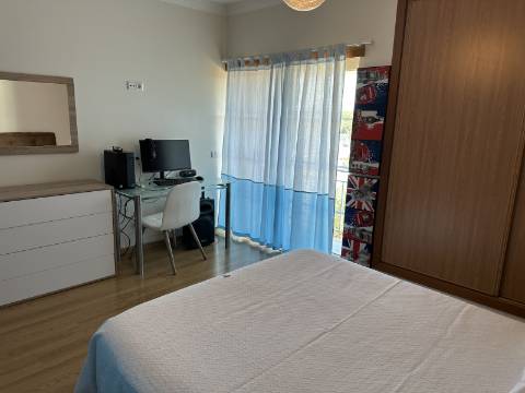 Magnífica Moradia T5 com excelentes áreas - Espaço, Conforto e Elegância!