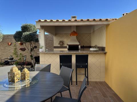 Magnífica Moradia T5 com excelentes áreas - Espaço, Conforto e Elegância!