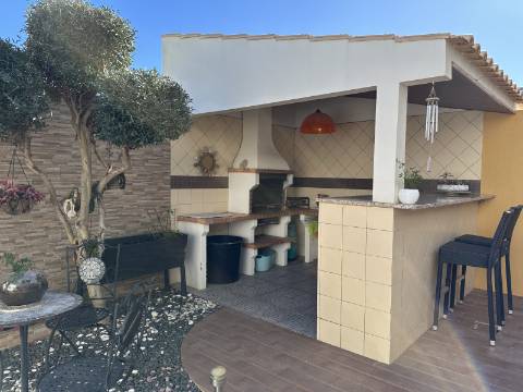 Magnífica Moradia T5 com excelentes áreas - Espaço, Conforto e Elegância!