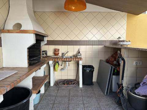 Magnífica Moradia T5 com excelentes áreas - Espaço, Conforto e Elegância!