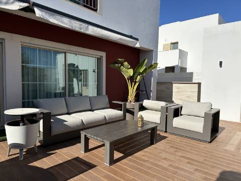 Magnífica Moradia T5 com excelentes áreas - Espaço, Conforto e Elegância!