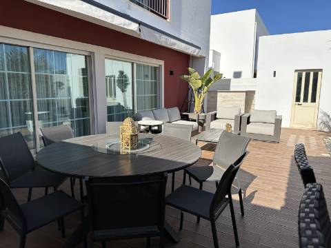 Magnífica Moradia T5 com excelentes áreas - Espaço, Conforto e Elegância!