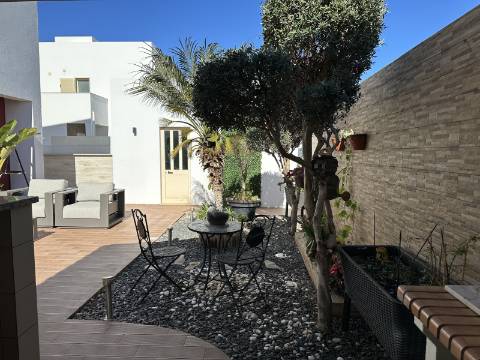 Magnífica Moradia T5 com excelentes áreas - Espaço, Conforto e Elegância!