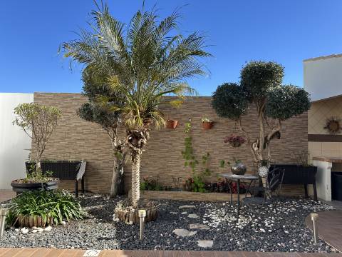 Magnífica Moradia T5 com excelentes áreas - Espaço, Conforto e Elegância!