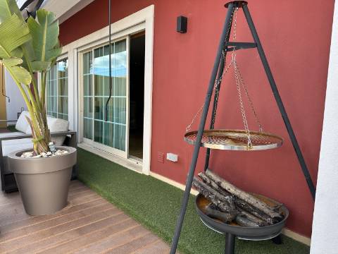 Magnífica Moradia T5 com excelentes áreas - Espaço, Conforto e Elegância!