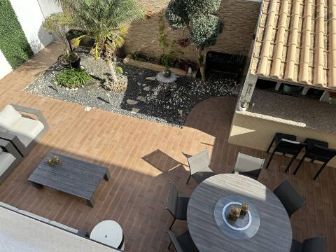 Magnífica Moradia T5 com excelentes áreas - Espaço, Conforto e Elegância!