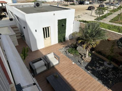 Magnífica Moradia T5 com excelentes áreas - Espaço, Conforto e Elegância!