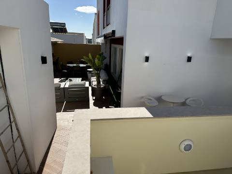 Magnífica Moradia T5 com excelentes áreas - Espaço, Conforto e Elegância!