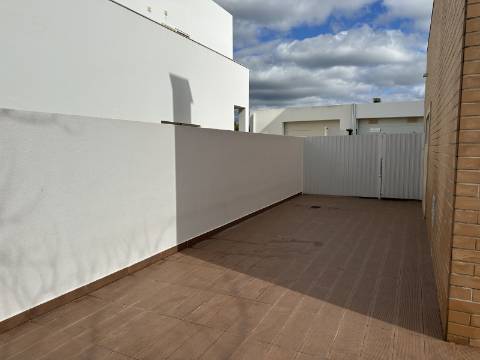 Magnífica Moradia T5 com excelentes áreas - Espaço, Conforto e Elegância!