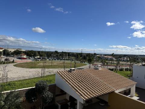 Magnífica Moradia T5 com excelentes áreas - Espaço, Conforto e Elegância!