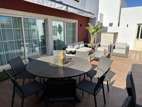 Magnífica Moradia T5 com excelentes áreas - Espaço, Conforto e Elegância!