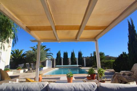 Exclusiva Moradia V4 Com Piscina e Vista Deslumbrante.