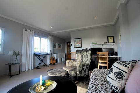 Exclusiva Moradia V4 Com Piscina e Vista Deslumbrante.