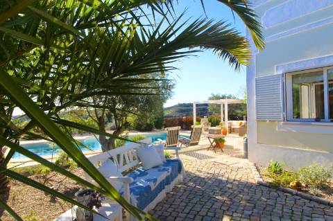 Exclusiva Moradia V4 Com Piscina e Vista Deslumbrante.