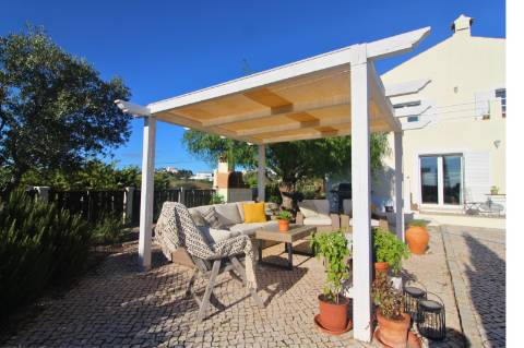 Exclusiva Moradia V4 Com Piscina e Vista Deslumbrante.