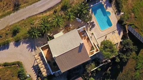 Exclusiva Moradia V4 Com Piscina e Vista Deslumbrante.