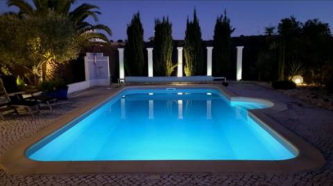 Exclusiva Moradia V4 Com Piscina e Vista Deslumbrante.