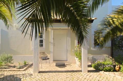 Exclusiva Moradia V4 Com Piscina e Vista Deslumbrante.