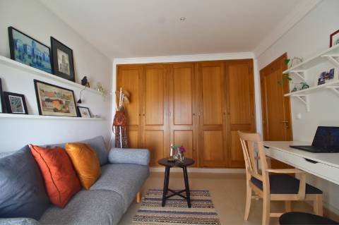 Exclusiva Moradia V4 Com Piscina e Vista Deslumbrante.