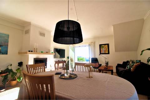 Exclusiva Moradia V4 Com Piscina e Vista Deslumbrante.