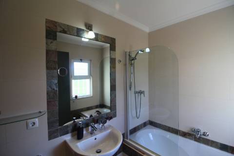 Exclusiva Moradia V4 Com Piscina e Vista Deslumbrante.