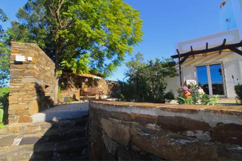 Exclusiva Moradia V4 Com Piscina e Vista Deslumbrante.