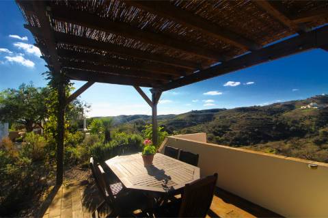 Exclusiva Moradia V4 Com Piscina e Vista Deslumbrante.