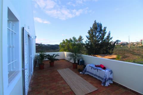 Exclusiva Moradia V4 Com Piscina e Vista Deslumbrante.