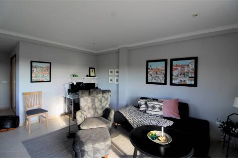 Exclusiva Moradia V4 Com Piscina e Vista Deslumbrante.